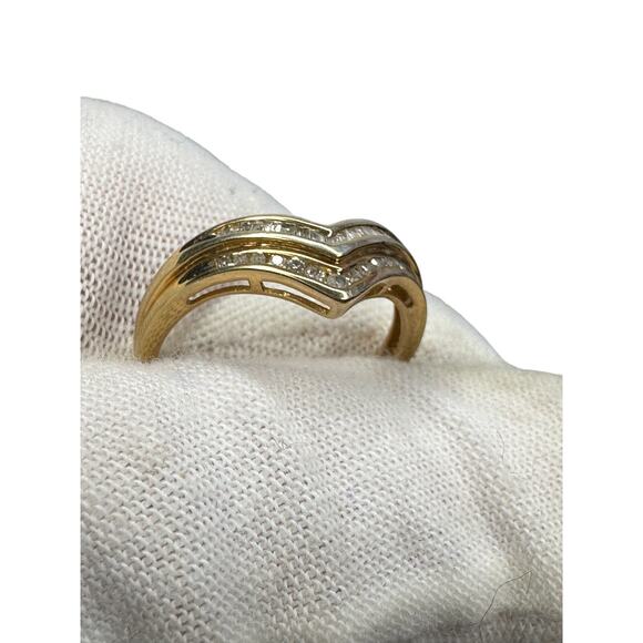 Beautiful 2 Row Chevron Style 1/4 Carat Natural Diamond Baguette Ring - Size 7 - Picture 16 of 17